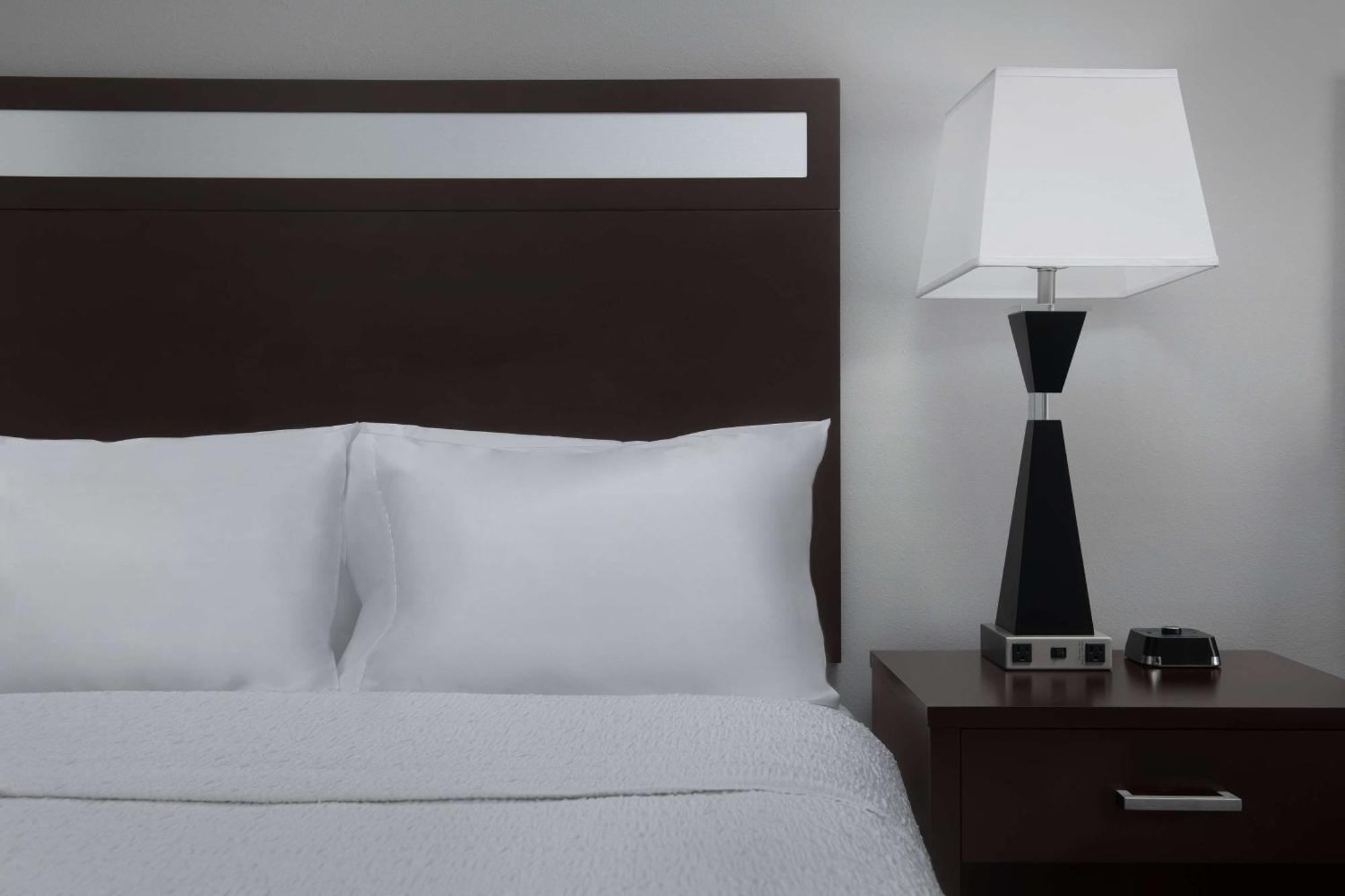Hampton Inn Стейтсбъро Екстериор снимка