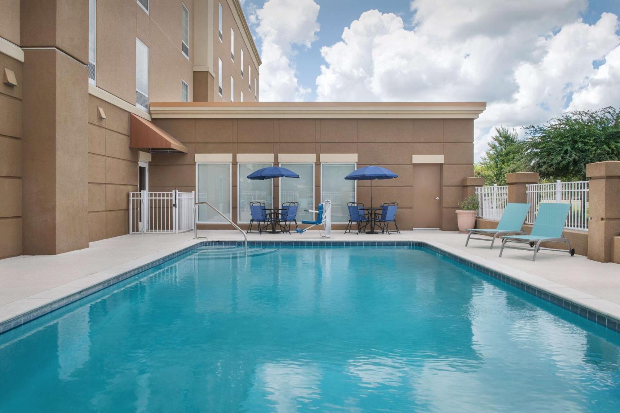 Hampton Inn Стейтсбъро Екстериор снимка